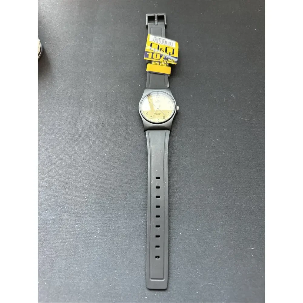 Q&Q beige dial